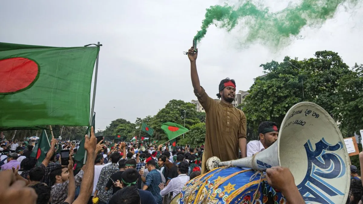 A Hindu on a street in Bangladesh (avatar) - India TV Channel