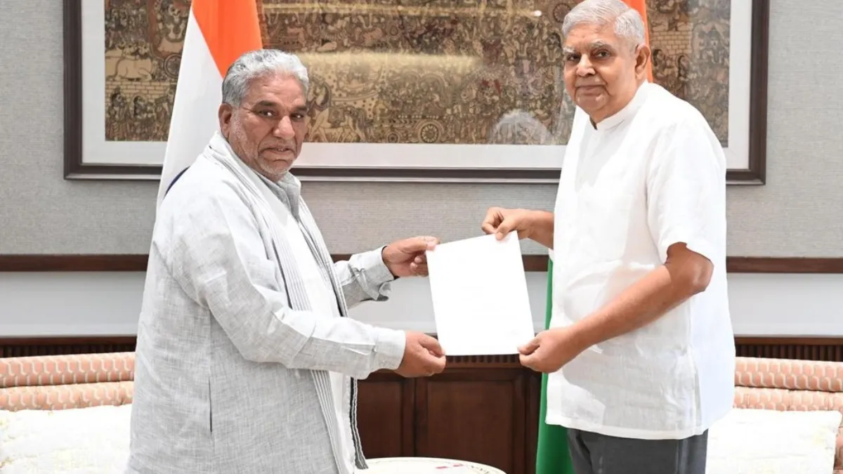 Krishna Lal Panwar (left) and Rajya Sabha Chairman Jagdeep Dhankhar (right) - India TV Hindi